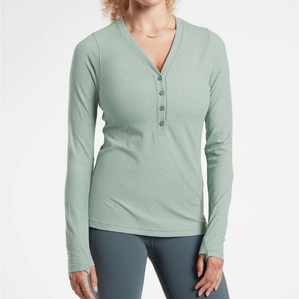 NEW Athleta Uptempo Ribbed Henley Shirt Size Medium Green NWOT Long Sleeve Top
